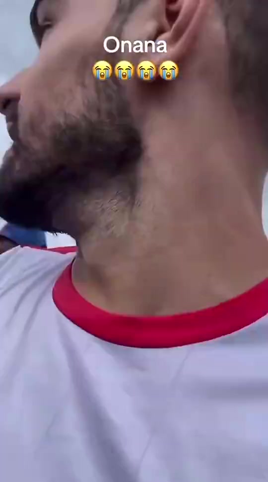 爱体育-屡遭不顺！奥纳纳在喀麦隆输球后遭丢水瓶，又被曼联放弃转战土超