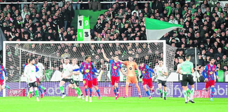 爱体育入口-世体:特狮连国王杯都没有上场机会,若想比赛他只能冬窗离队